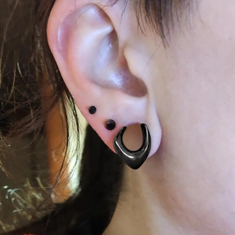 1 Pair Cute saddle gauges Ear Tunnels Plugs 316 Stainless Steel Ear Gauges Weight Saddle Plugs Hypoallergenic expander Piercing Body Jewelry for women and men
