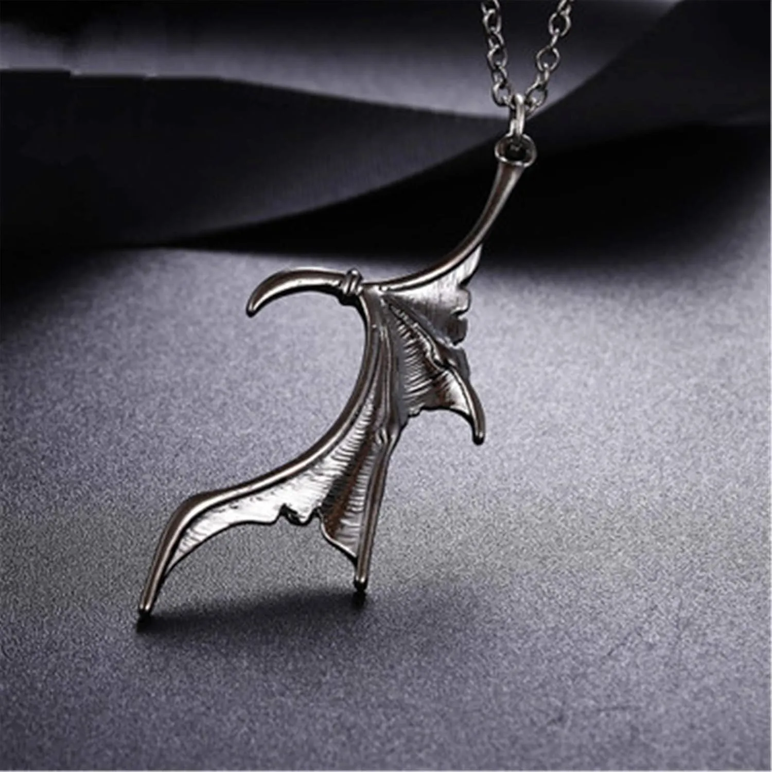 COLORFUL BLING 2pcs Gothic Matching Love Heart Pendant Necklaces Set Dragon Bat Wing Choker Friendship Lovers Couples for Women Men Cool BFF Jewelry
