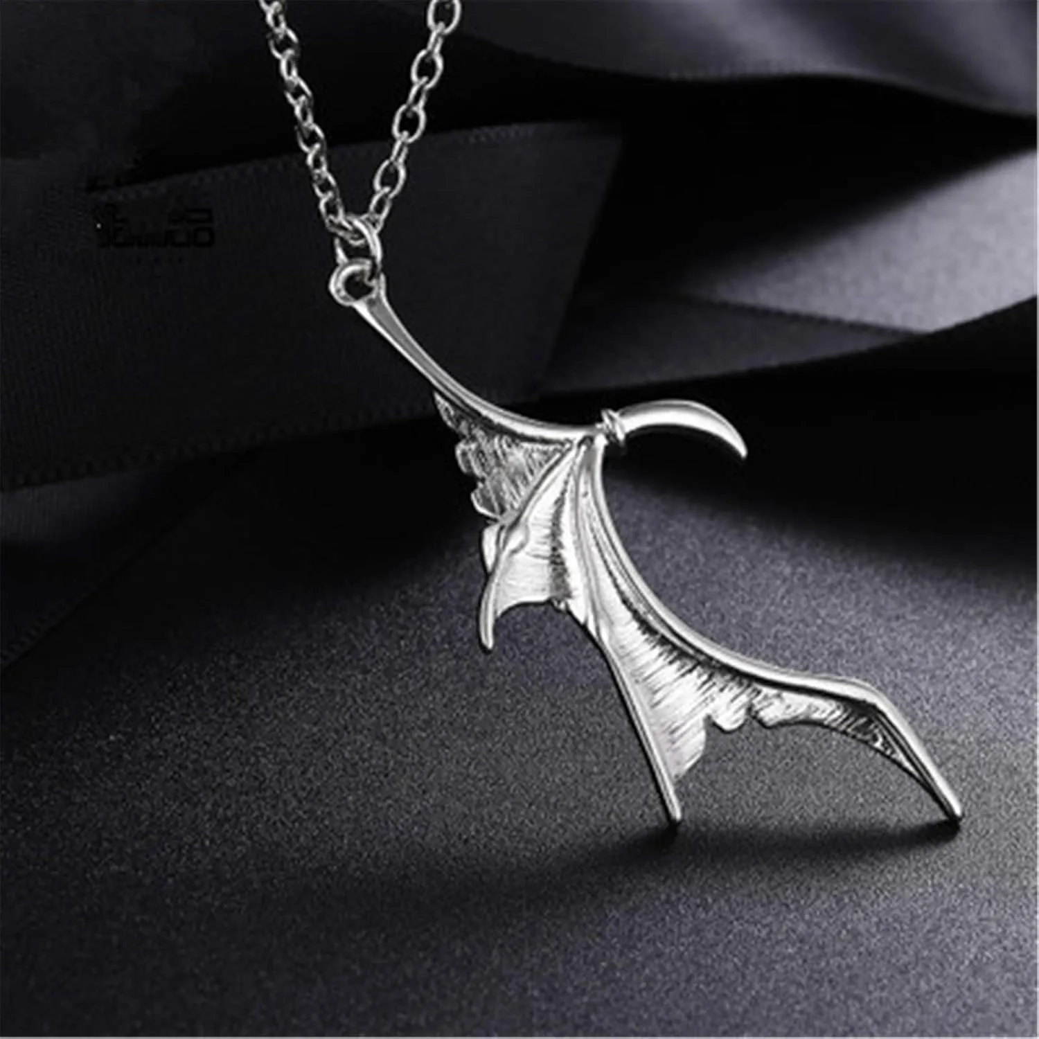 COLORFUL BLING 2pcs Gothic Matching Love Heart Pendant Necklaces Set Dragon Bat Wing Choker Friendship Lovers Couples for Women Men Cool BFF Jewelry