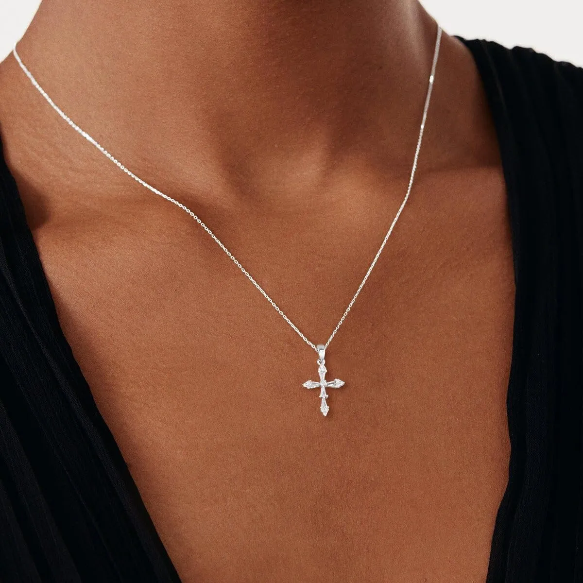 Cross Necklace for Women 14K Gold/Silver Plated Dainty Small Cross Pendant Choker Simple Trendy Cute Cross Charm Chain Necklace Religious Faith Jewelry Gift