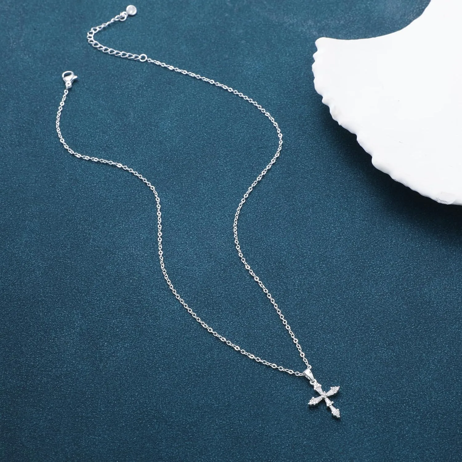 Cross Necklace for Women 14K Gold/Silver Plated Dainty Small Cross Pendant Choker Simple Trendy Cute Cross Charm Chain Necklace Religious Faith Jewelry Gift