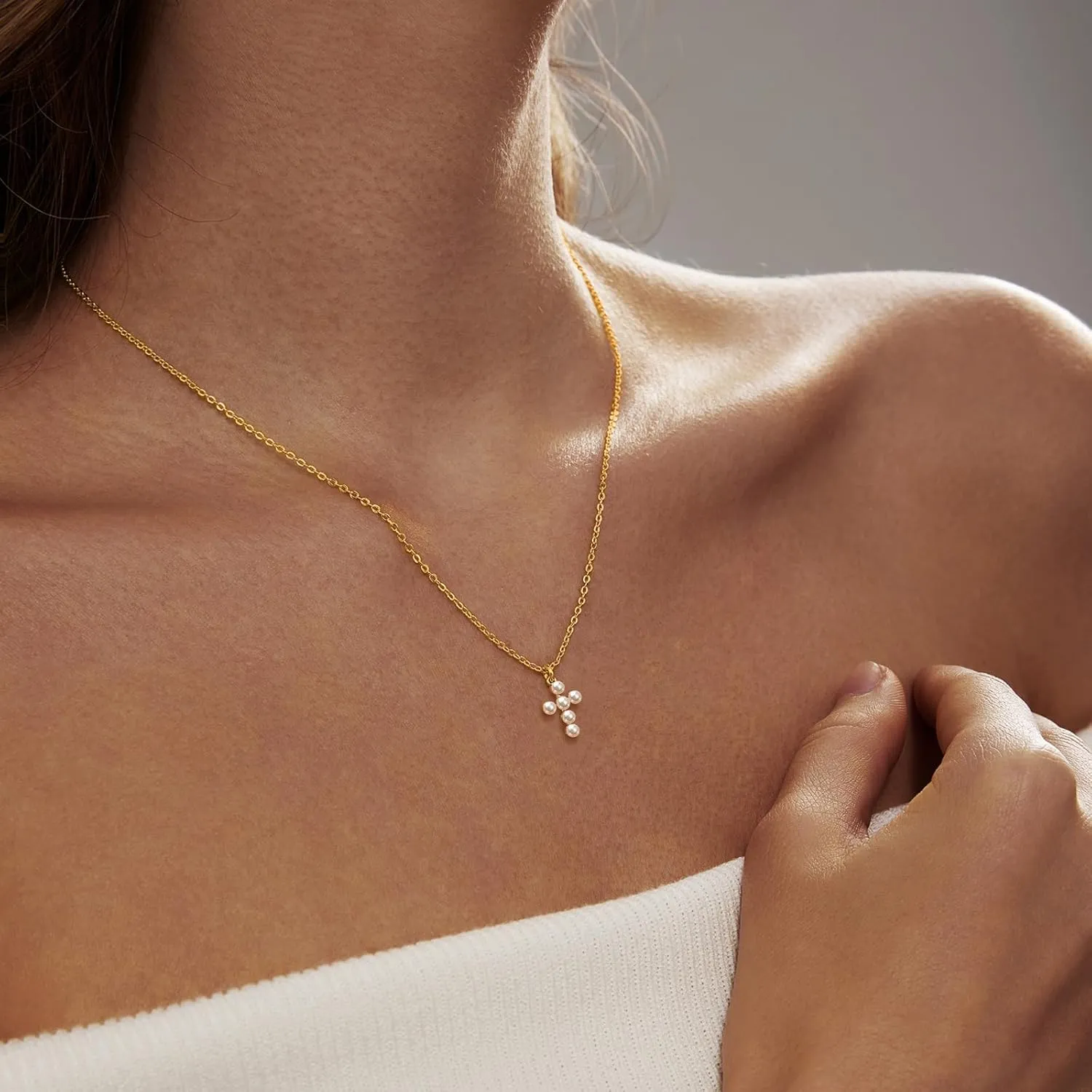Cross Necklace for Women - 18K Gold Plated Cross Pendant Necklace Dainty Simple Gold Cross Necklace Tiny Gold Cross Necklaces for Women Trendy Gold Jewelry for Women Gift