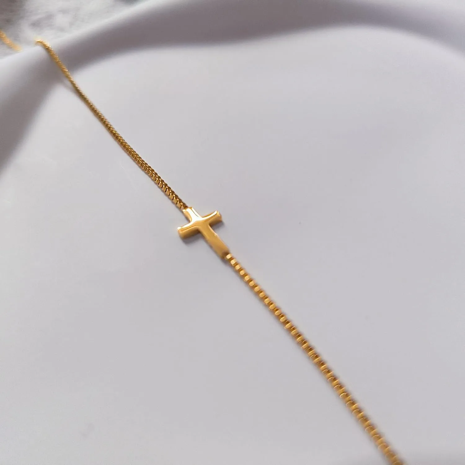 Cross Necklace for Women 18K Gold Plated Dainty Small Cross Choker Necklace Simple Trendy Sideways Cross Charm Necklaces Faith Jewelry Religious Minimalist Gift for Her