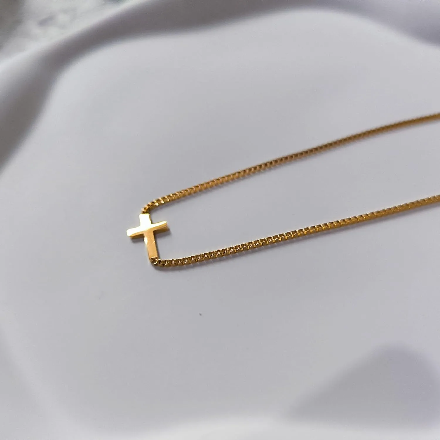 Cross Necklace for Women 18K Gold Plated Dainty Small Cross Choker Necklace Simple Trendy Sideways Cross Charm Necklaces Faith Jewelry Religious Minimalist Gift for Her