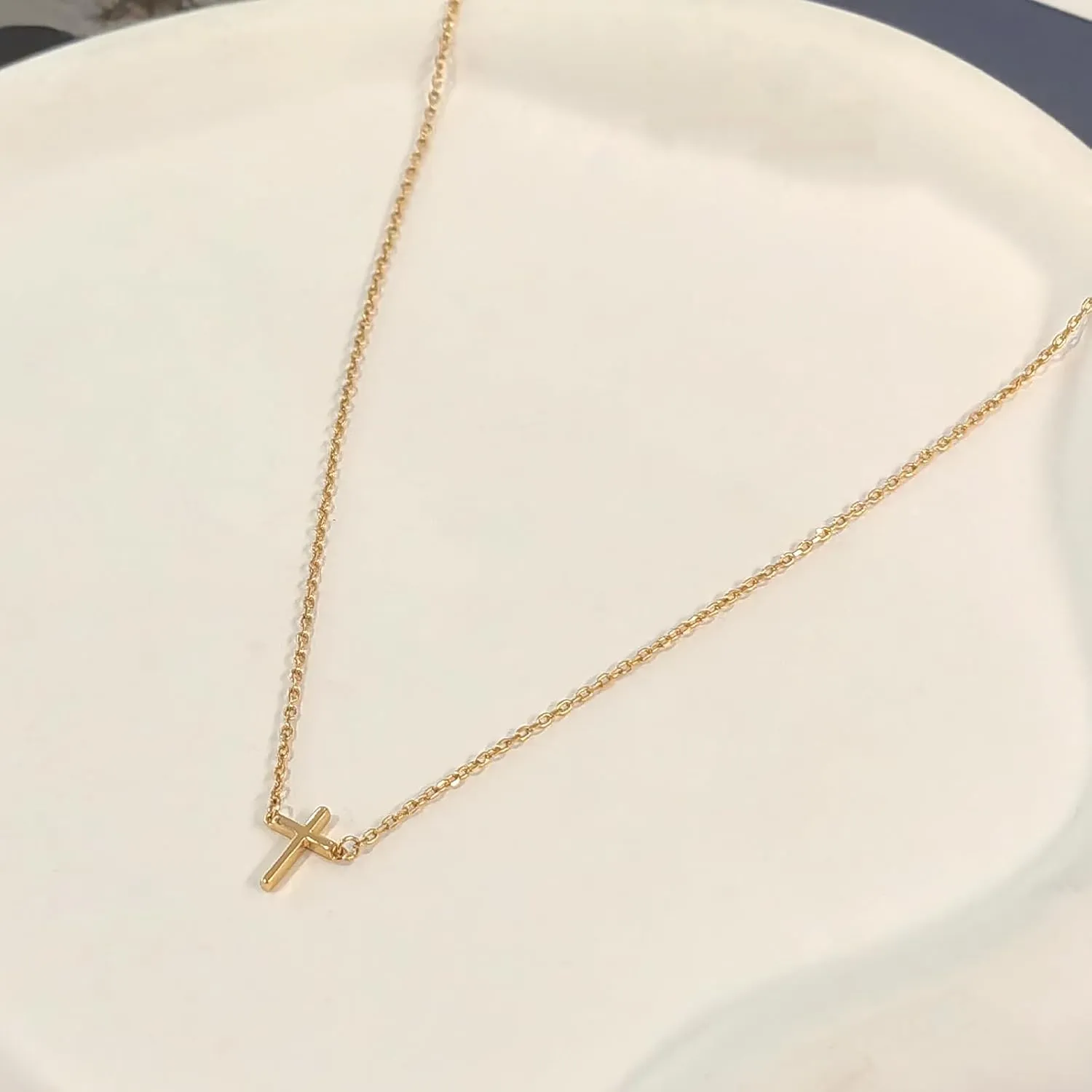 Cross Necklace for Women, Dainty 18K Gold Plated Small Cross Pendant Necklace Simple Gold Cross Necklaces for Women Trendy Gold Jewelry for Women Gift