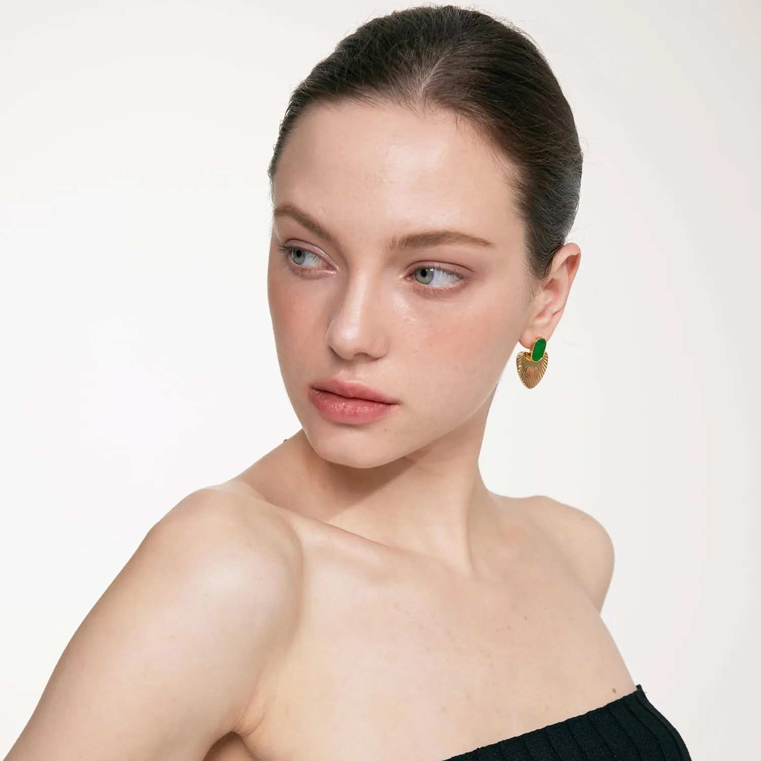 CW Black/Red/Green/White/Pale yellow heart earrings for women24K gold-plated statement dangle earringsfashion vintage gold black earrings.