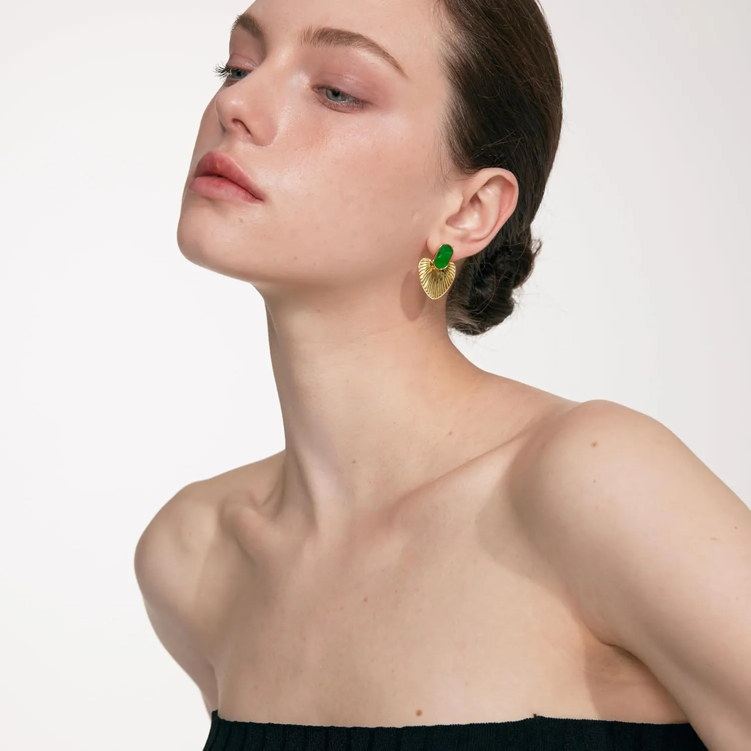 CW Black/Red/Green/White/Pale yellow heart earrings for women24K gold-plated statement dangle earringsfashion vintage gold black earrings.