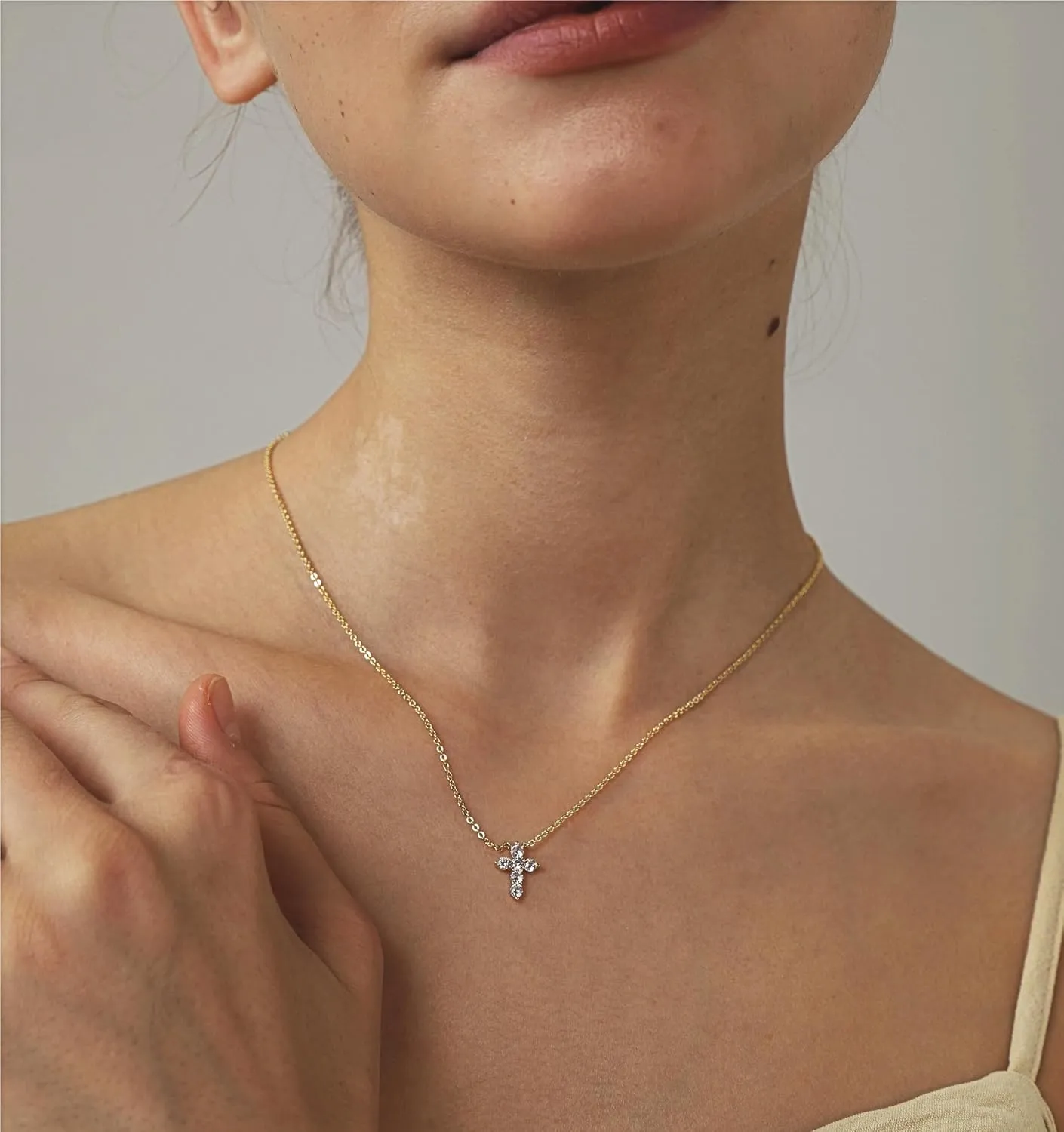 Dainty Gold Necklace for Women, Gold Cross necklace 14K Gold Plated Paperclip Pendant Necklace Cute Gold CZ Heart Pendant Necklace Simple Gold Choker Necklaces for Women Gold Jewelry Gifts