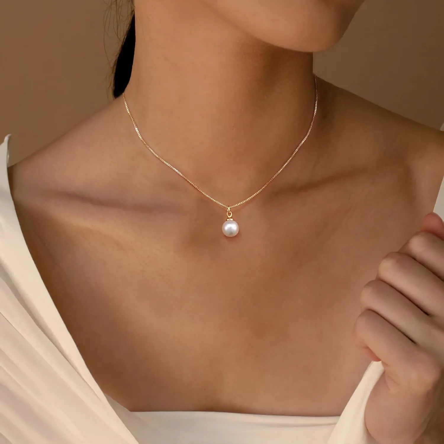 Dainty Pearl Pendant Necklaces for Women 14k Gold/Silver Plated Layered Pearl Chain Necklace Trendy Simple Box Paperclip Chain Pearl Necklace Gold Pearl Necklace Wedding Beach Gold Jewelry Gift for Women