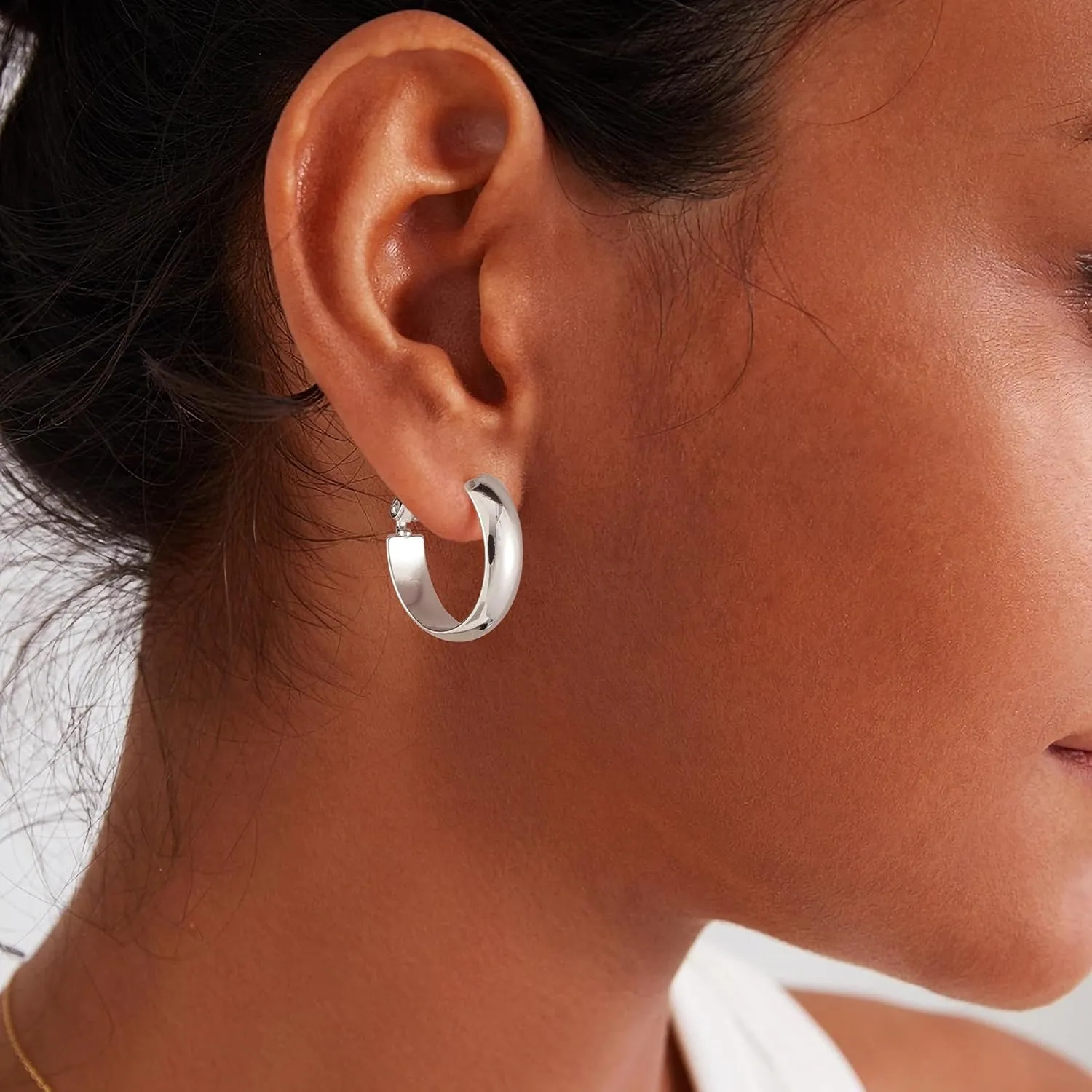 Gacimy Gold Hoop Earrings for Women, 14k Real Gold Plated with 925 Sterling Silver Post, Hypoallergenic Lightweight Thick Hoops Earrings for Women Trendy