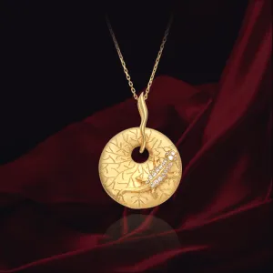 Gecko on Imprinted Disc Pendant