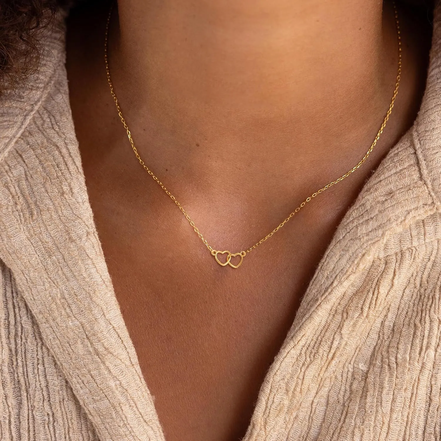 Gold Heart Necklace for Women Girls - 18K Gold Plated Heart Pendant Necklaces Simple Gold Necklace Jewelry for Women Teen Girls Trendy Gifts
