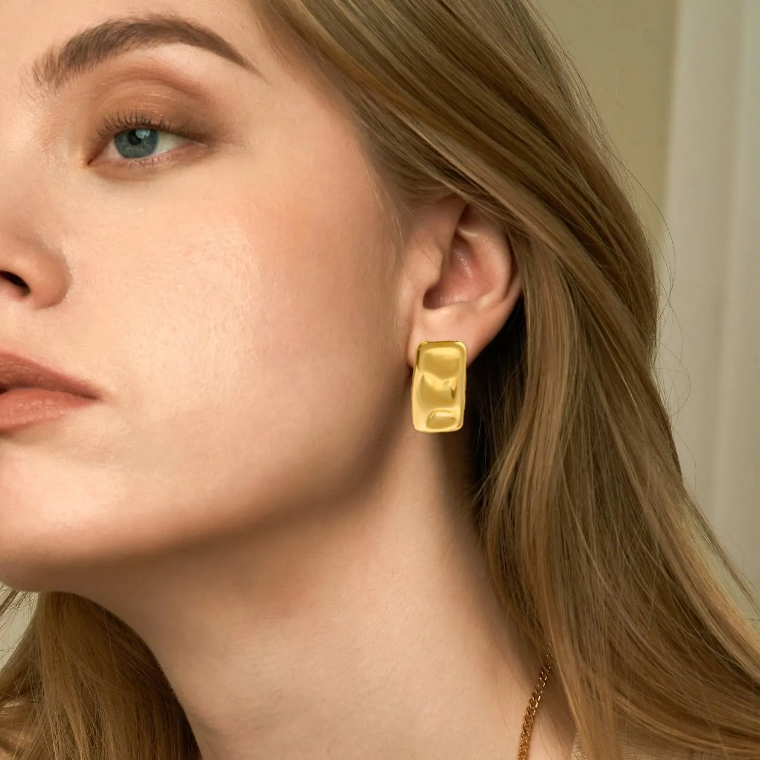 Gold Hoop Earrings for Women,Dainty Chunky Gold Earrings 14k Gold Plated Hypoallergenic Claw CZ Huggie Earrings Small Hoop Earrings for Women Trendy Simple Hoop Earrings Gold Jewelry Gifts