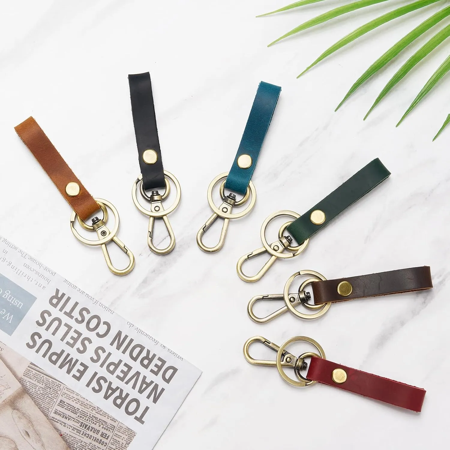 Leather Car Keychain Holder for Men and Women,Universal Keys Fob Key chains Accessories with Carabiner Clip