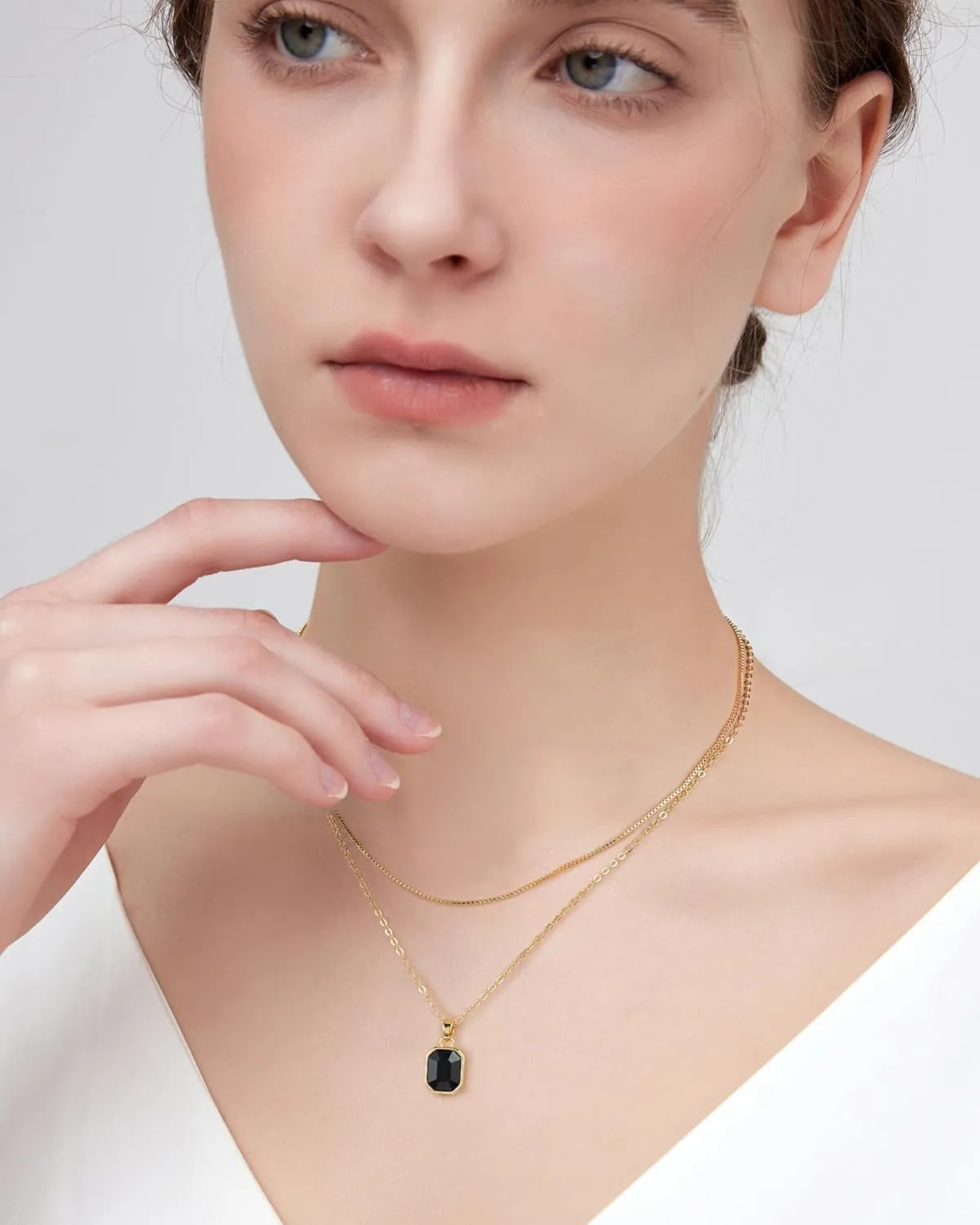 Lourny Gold Layered Crystal Necklace for Women, 18K Gold Plated Choker Emerald Green Dainty Chain Trendy Statement Necklace Jewelry for Women Gifts