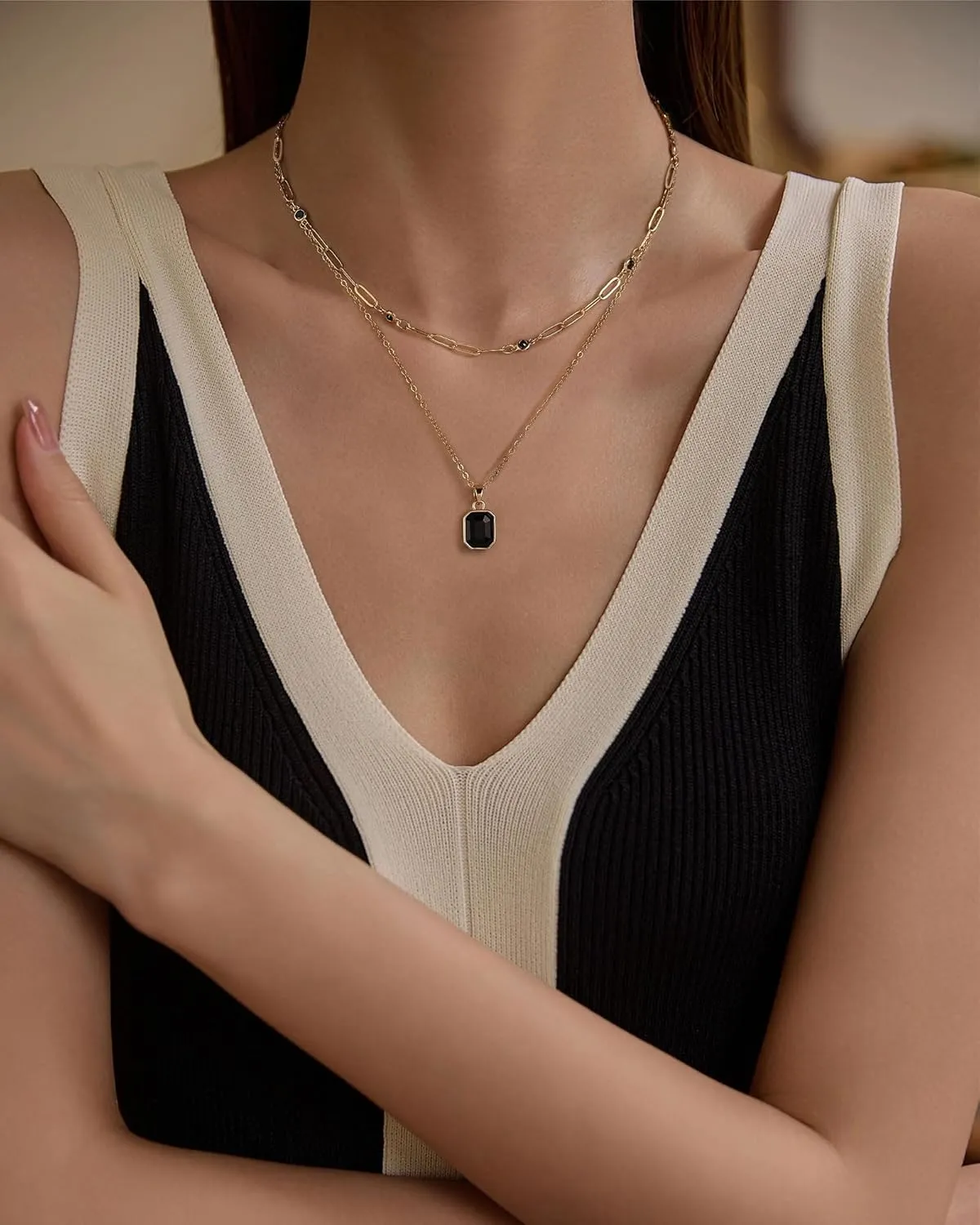 Lourny Gold Layered Crystal Necklace for Women, 18K Gold Plated Choker Emerald Green Dainty Chain Trendy Statement Necklace Jewelry for Women Gifts