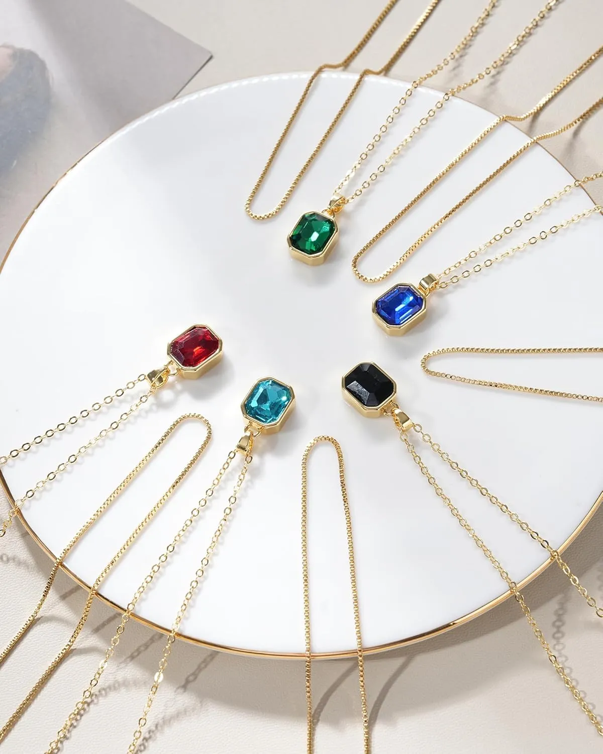 Lourny Gold Layered Crystal Necklace for Women, 18K Gold Plated Choker Emerald Green Dainty Chain Trendy Statement Necklace Jewelry for Women Gifts