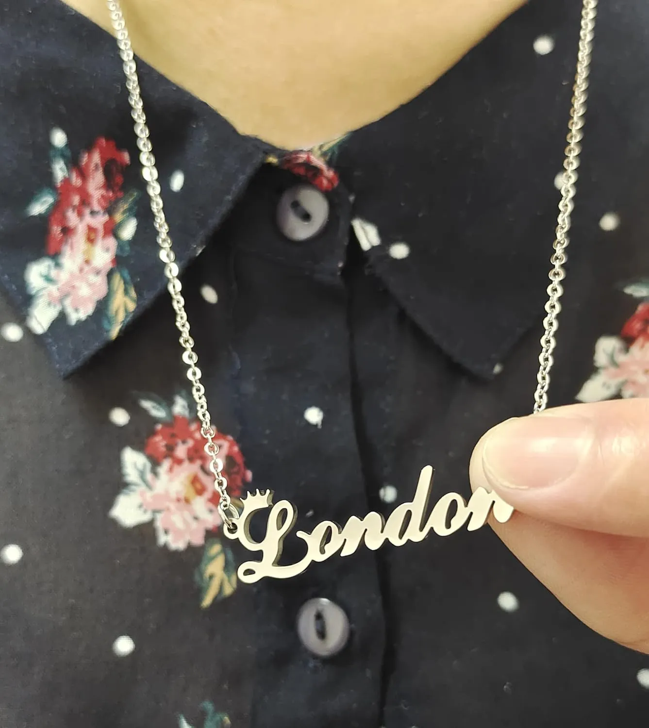 Name Necklace,Women Dainty Tiny Initial Letter Crown Name Pendant Necklace Personalized Script Nameplate Necklace Jewelry Gifts for Women Teen Girls