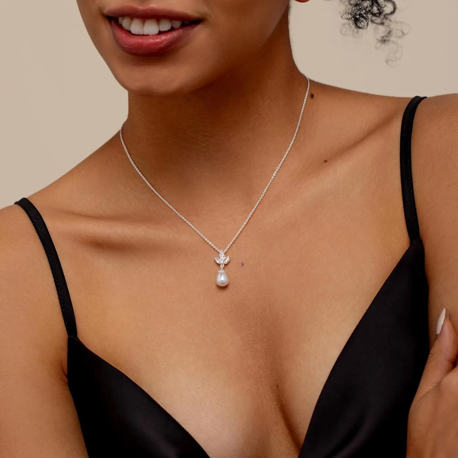Pearl Necklaces for Women Trendy,Dainty Gold Necklace 14K Gold Plated Pearl Pendant Necklace Single Pearl Necklace Cute Choker Necklace Gold Lariat Necklace Simple Chain Necklace Bridal Gifts