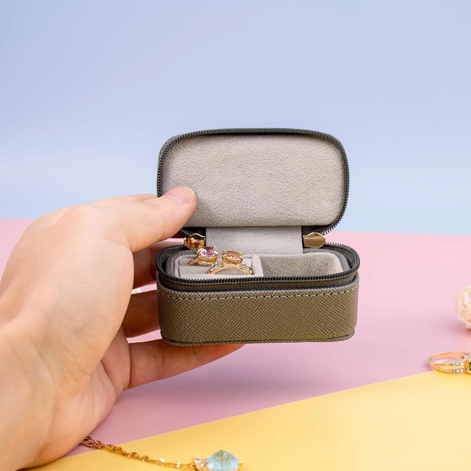 SANQIANWAN Luxury Mini Travel Ring Box for Women,Portable Leather jewelry Case Organizer for Rings Earrings Necklaces,Gift for Wife Girls Friends Family (Gray)