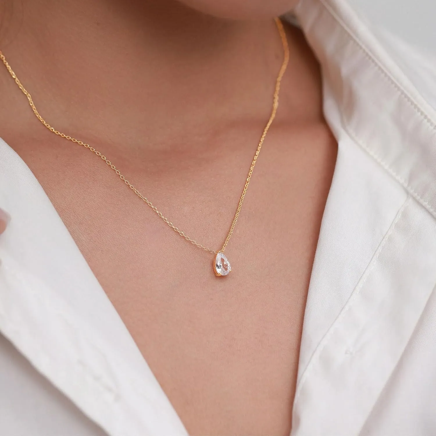VRIUA Diamond Necklaces for Women, Dainty Gold/Silver Necklace 14K Gold/White Gold Plated Layered Necklace Simple Diamond Gold Necklace for Women Trendy Jewelry