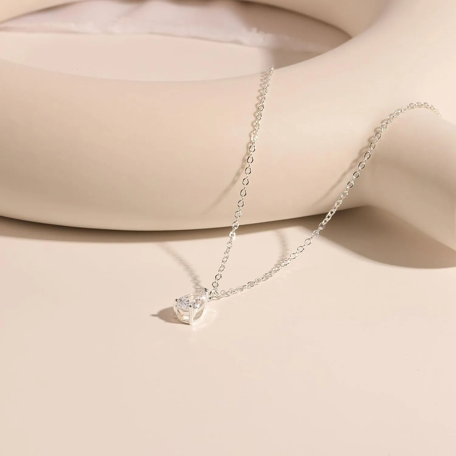 VRIUA Diamond Necklaces for Women, Dainty Gold/Silver Necklace 14K Gold/White Gold Plated Layered Necklace Simple Diamond Gold Necklace for Women Trendy Jewelry