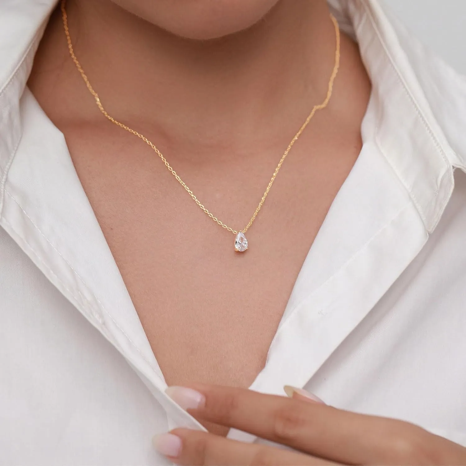 VRIUA Diamond Necklaces for Women, Dainty Gold/Silver Necklace 14K Gold/White Gold Plated Layered Necklace Simple Diamond Gold Necklace for Women Trendy Jewelry