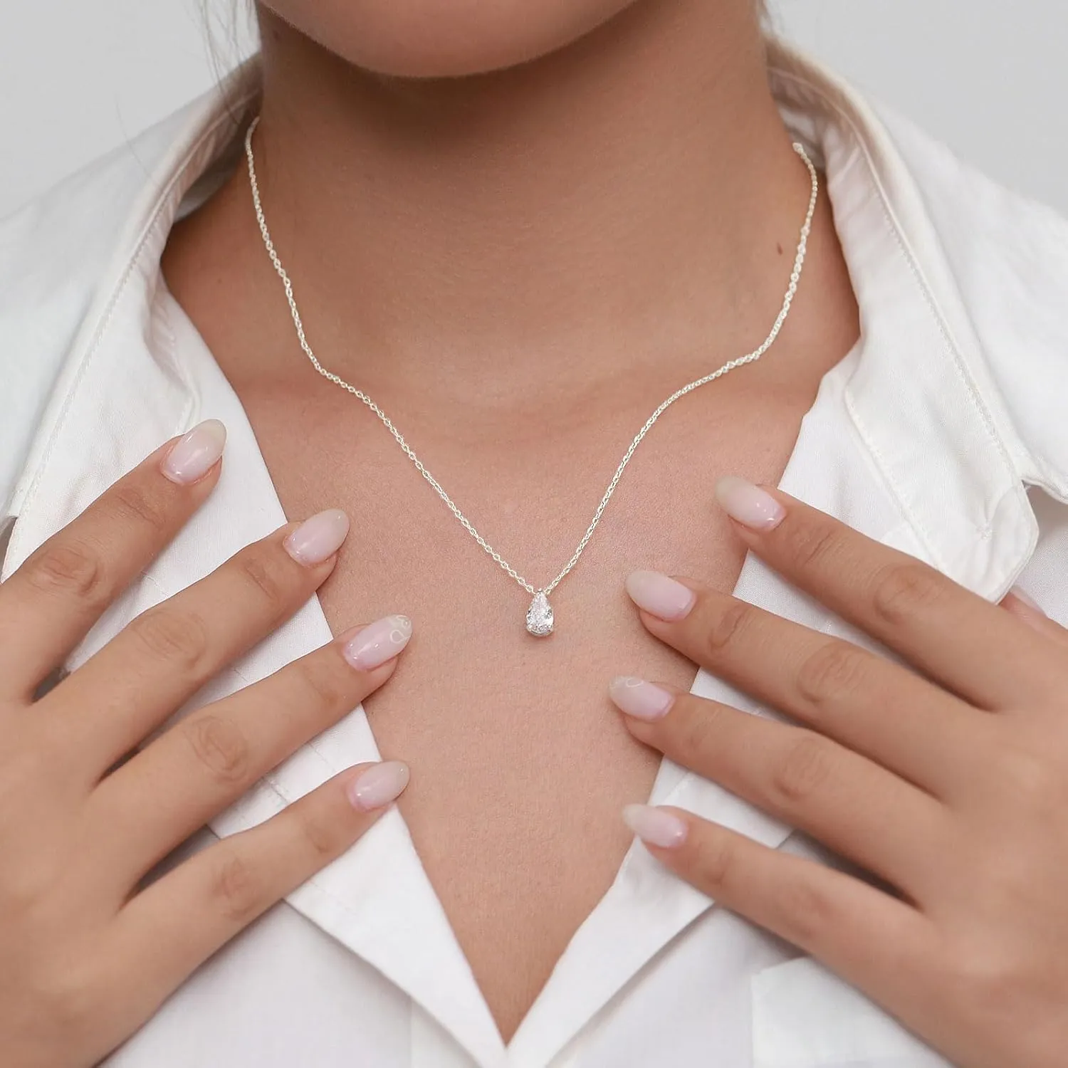 VRIUA Diamond Necklaces for Women, Dainty Gold/Silver Necklace 14K Gold/White Gold Plated Layered Necklace Simple Diamond Gold Necklace for Women Trendy Jewelry
