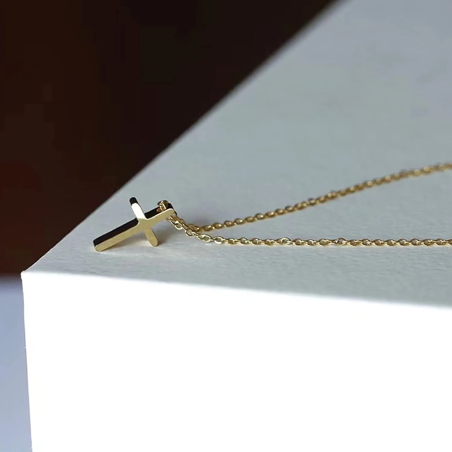 Zeffy Cross Necklace for Women, 18k Gold/Silver Plated Tiny Cross Pendant Necklace Simple Layered Cross Necklaces Gold Jewelry for Women